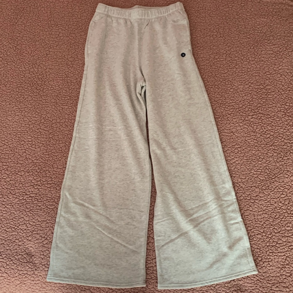 BRAND NEW with tags Hollister light grey ultra high rise open leg sweatpants
